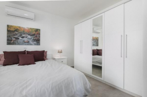 The view & art gallery apartment, free parking